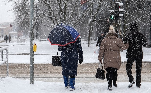 Oblodzenie, śnieg i silny wiatr niemal w całym kraju. Nowe ostrzeżenia IMGW