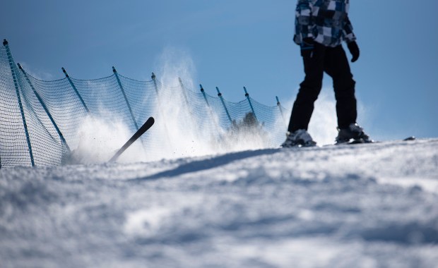Oblodzone szlaki w Karkonoszach. II drugi stopień zagrożenia lawinowego