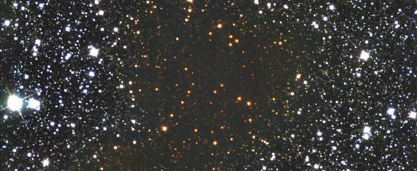 Obłok molekularny Barnard 68 widziany w podczerwieni ukazuje ukrywające się gwiazdy /NASA