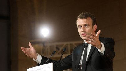 Obłudnik i cyniczny kłamca? Taki portret prezydenta Macrona kreśli jego poprzednik