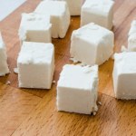 Obniża glikemię, dostarcza sporo białka. Jeden z lepszych serów włącz do codziennej diety