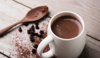 Obniża poziom złego cholesterolu, świetnie działa na pamięć. Jak parzyć i wykorzystać gorzkie kakao?