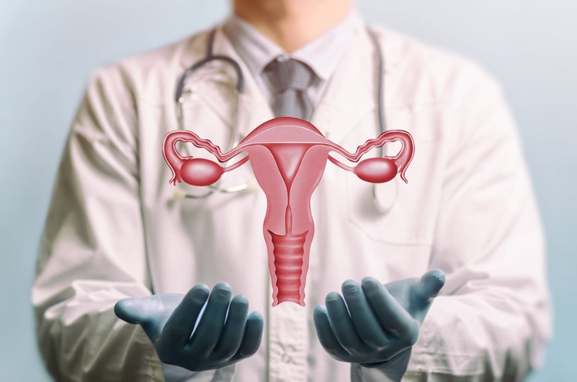Obniżanie się narządu rodnego najczęściej dotyczy kobiet, które rodziły naturalnie. Uważać muszą też otyłe /123RF/PICSEL