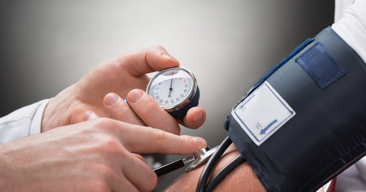 Obniżenie ciśnienia tętniczego krwi może pomóc spowolnić powiększanie się powstałego już tętniaka /123RF/PICSEL