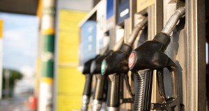 Obniżka cen paliw. Ile po decyzji Sejmu będzie nas kosztować tankowanie?