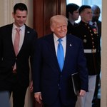 Obniżka podatków w USA przegłosowana. Trump: Najważniejsza ustawa w historii
