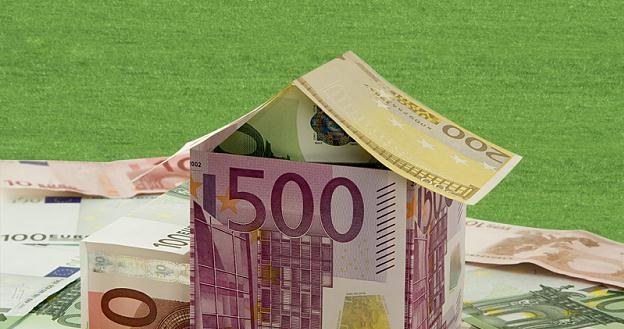 Obniżka stóp przez EBC ulży osobom zadłużonym w euro /&copy; Panthermedia