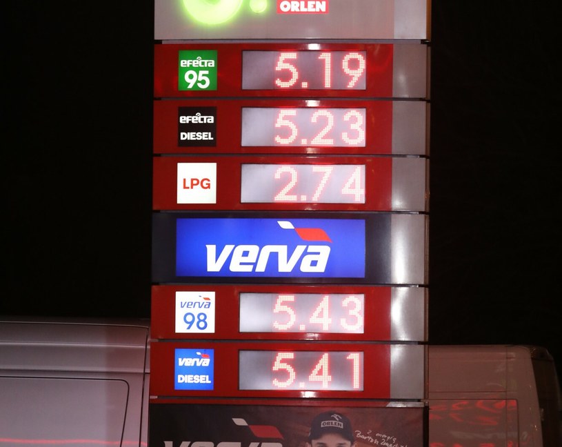 Obniżka VAT na paliwo. Więcej Niemców na stacjach? /Fot Tomasz Jastrzebowski /Reporter