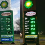 Obniżki cen paliw nie na wszystkich stacjach są równe
