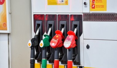Obniżone podatki na paliwa zostają dłużej. Rząd wydał rozporządzenie