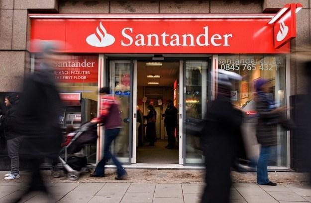 Obniżono rating 10 hiszpańskich banków, m.in. Santander /AFP