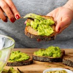 Obniży cholesterol, wesprze pracę mózgu i odchudzanie. Najzdrowsza pasta nie tylko do chleba