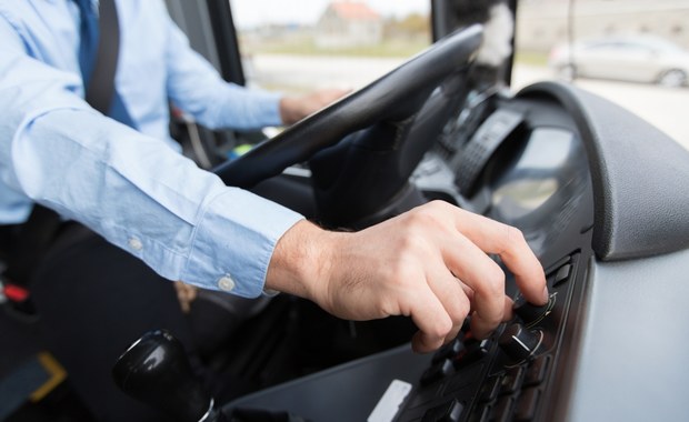 Obniżyć wiek dla kandydatów na kierowców autobusów - apeluje branża  