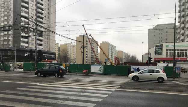 Obok budowy metra pękają ściany kamienicy /Michał Dobrołowcz /RMF FM