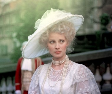 Obok Jana Nowickiego,Bogusława Lindy, Jana Englerta, Olgierda Łukaszewicza i Grażyny Szapołowskiej, na ekranie oglądaliśmy innych znakomitych aktorów: Marię Gładkowską (na zdjęciu), Jerzego Bińczyckiego, Jerzego Trelę czy Henryka Bistę.