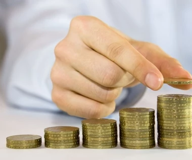 Obok takiej góry pieniędzy trudno przejść obojętnie. Będzie nowy podatek?