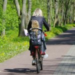 Obowiązek jazdy w kaskach dla rowerzystów. Minister podał wysokość mandatu