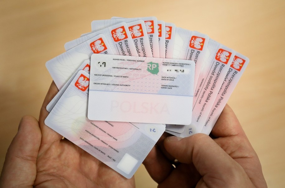 Obowiązek meldunkowy ma zniknąć dopiero od 1 stycznia 2018 roku /Paweł Supernak /PAP