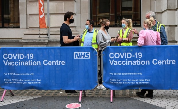 Obowiązkowa kwarantanna dla niezaszczepionych wracających z Wlk. Brytanii