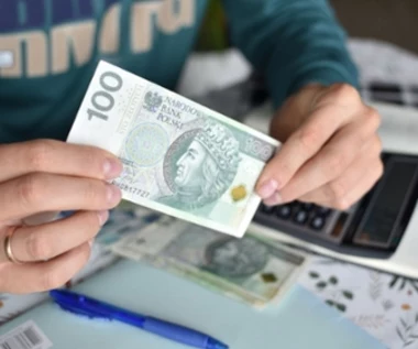 Obowiązkowa opłata do 25 maja. Inaczej skarbówka zabierze część wypłaty