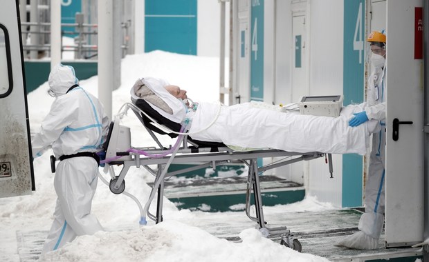 Obowiązkowe badania pacjentów 60+ z koronawirusem? "Mamy ogromne trudności"