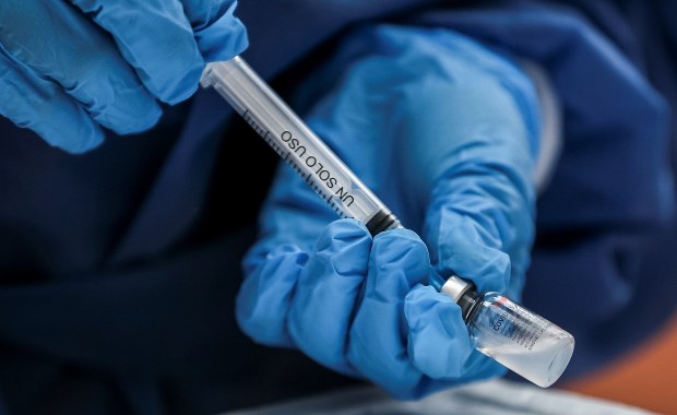 Obowiązkowe szczepienia nauczycieli? Stanowisko naukowców PAN