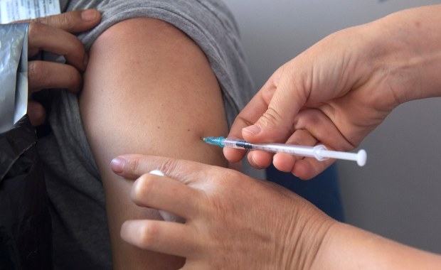 Obowiązkowe szczepienia przeciw Covid-19 dla pracowników szkół w Nowym Jorku