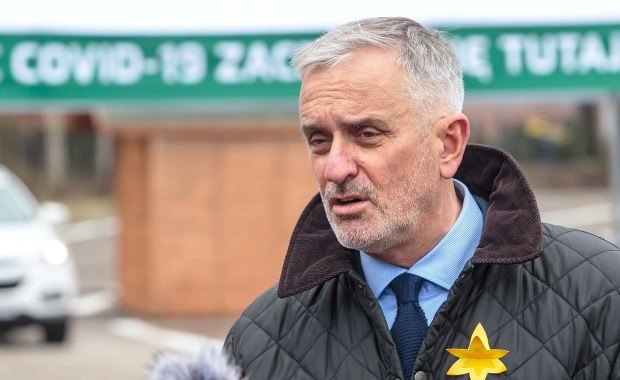 Obowiązkowe szczepienia w Wałbrzychu. Prezydent miasta dostał ochronę policji