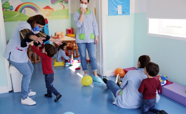 Obowiązkowe testy na koronawirusa dla pracowników oświaty? Takiej akcji nie będzie  