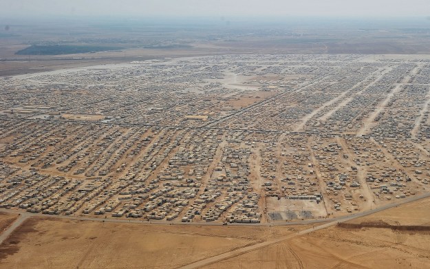 https://i.iplsc.com/oboz-dla-uchodzcow-w-zaatari/0002EWZ9WARYIP3B-C116-F4.jpg