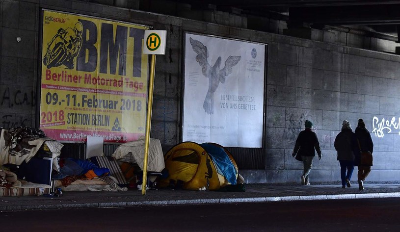 Obozowisko bezdomnych w Tiergarten /TOBIAS SCHWARZ /AFP