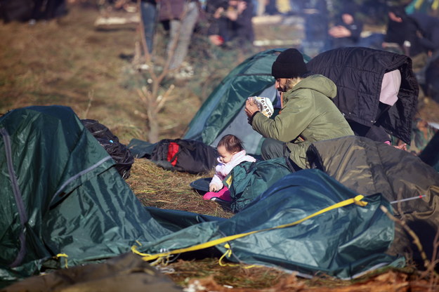 Obozowisko migrantów tuż przy granicy z Polską /LEONID SCHEGLOV/BELTA HANDOUT /PAP/EPA