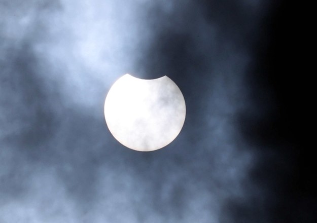 Obrączkowe zaćmienie Słońca widziane z Zakopanego w 2021 roku /Grzegorz Momot /PAP
