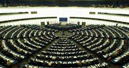 Obrady Europarlamentu nie cieszą się zbytnim zainteresowaniem internautów... /AFP
