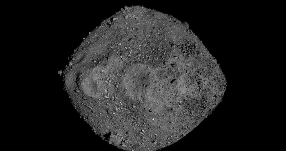 Obraz Bennu został stworzony na podstawie obserwacji dokonanych przez należącą do NASA sondę kosmiczną OSIRIS-REx, która badała asteroidę w bliskiej odległości przez ponad dwa lata /NASA/Goddard/University of Arizona /domena publiczna