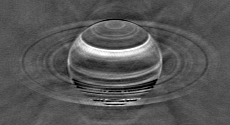 Obraz radiowy Saturna wykonany przez VLA w 2015 r. /R. J. Sault and I. de Pater /materiał zewnętrzny