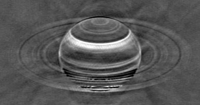 Obraz radiowy Saturna wykonany przez VLA w 2015 r. /R. J. Sault and I. de Pater /materiał zewnętrzny