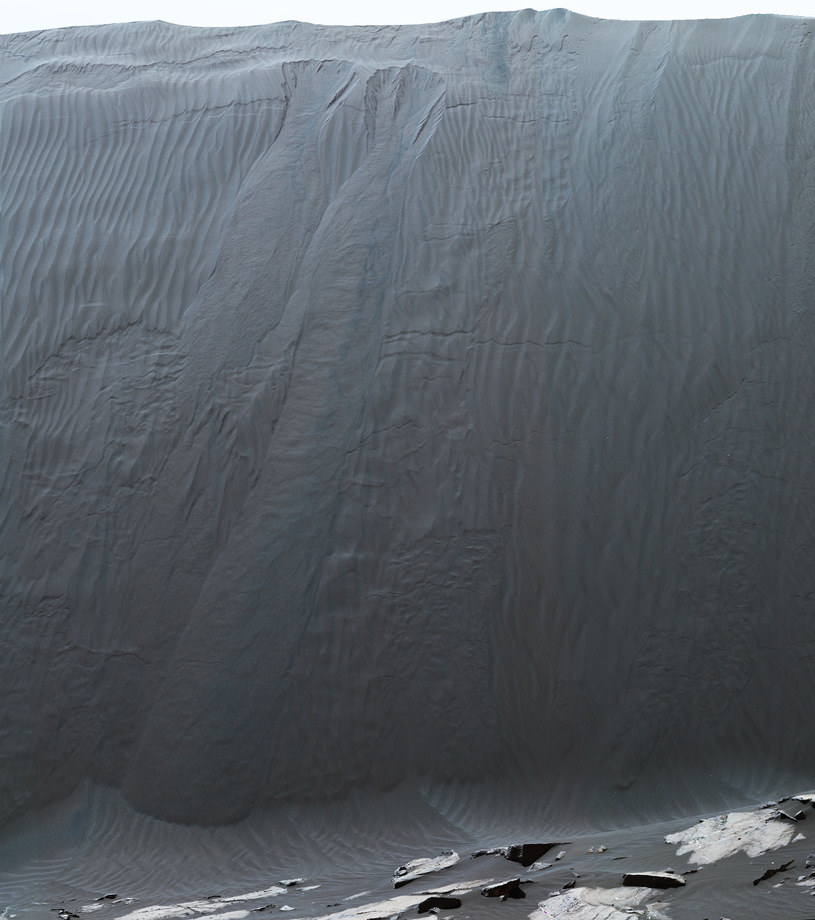 Obraz wydmy "Namib", złożony z serii zdjec wykonanych przez łazik Curiosity 17 grudnia 2015 roku /NASA