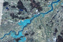 Obrazy satelitarne z terenów zalanych