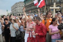 Obrońcy krzyża - krzyż obronili