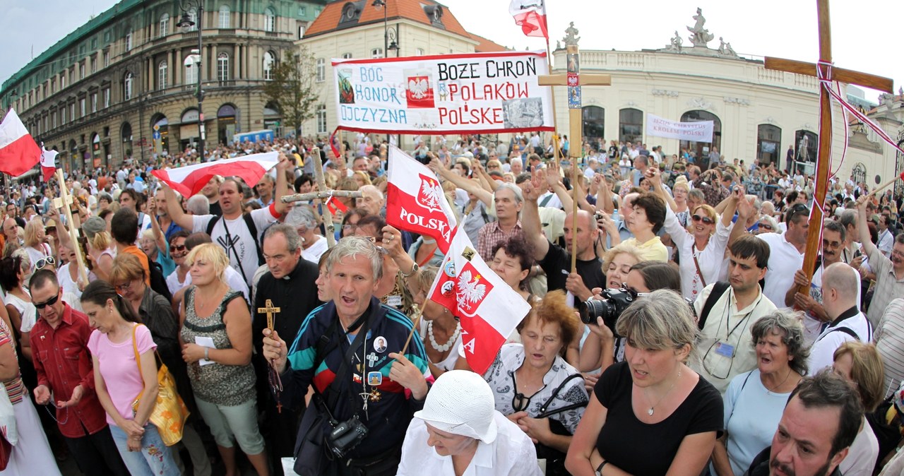 Obrońcy krzyża - krzyż obronili