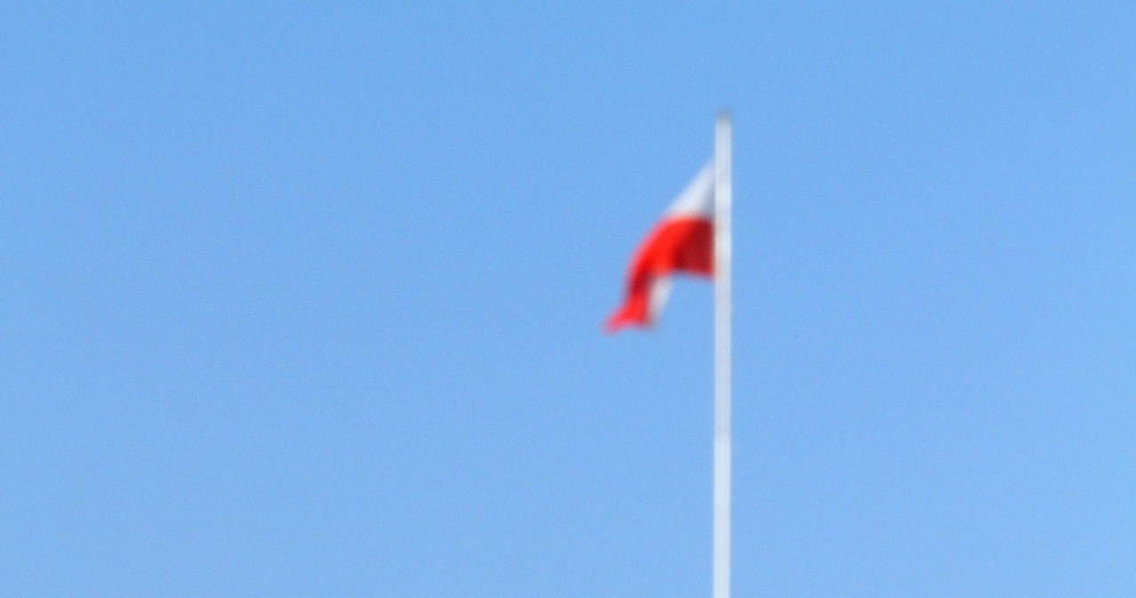 Obrońcy krzyża trwają przed Pałacem