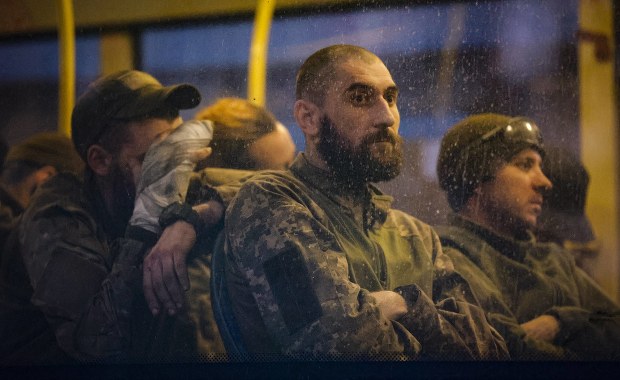Obrońcy Mariupola wywiezieni do Rosji. Tam grozi im nawet kara śmierci