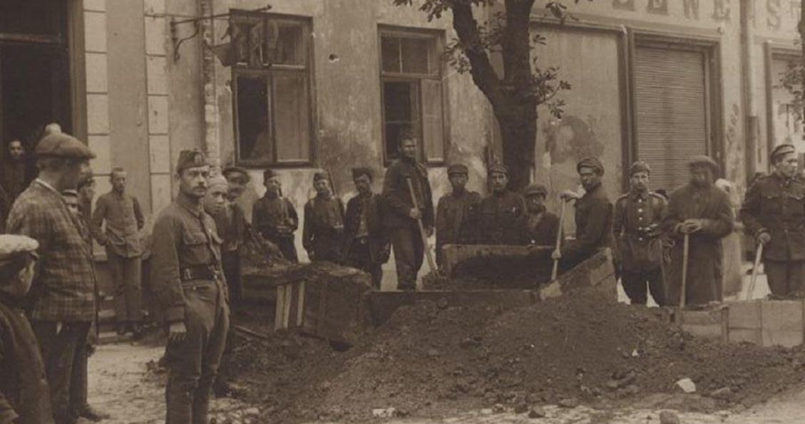 Obrońcy Płocka podczas budowy redut /domena publiczna