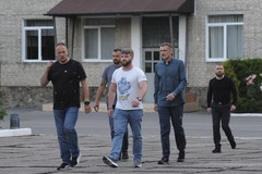 Obrońcy z Mariupola wrócili z niewoli i internowania