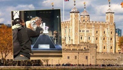 Obrzucili gablotę z koroną królewską kremem. Jest nagranie