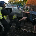 Obrzucili policjantów cegłami. Zamieszki po zabójstwie polskiego studenta