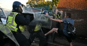 Obrzucili policjantów cegłami. Zamieszki po zabójstwie polskiego studenta