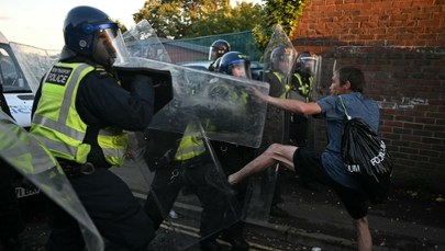 Obrzucili policjantów cegłami. Zamieszki po zabójstwie polskiego studenta