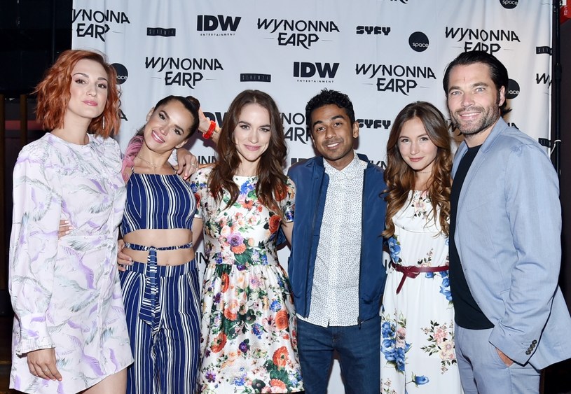 Obsada serialu "Wynonna Earp": Katherine Barrell, Tamara Duarte, Melanie Scrofano, Varun Saranga, Dominique Provost-Chalkley, Tim Rozon /Mike Coppola /Getty Images